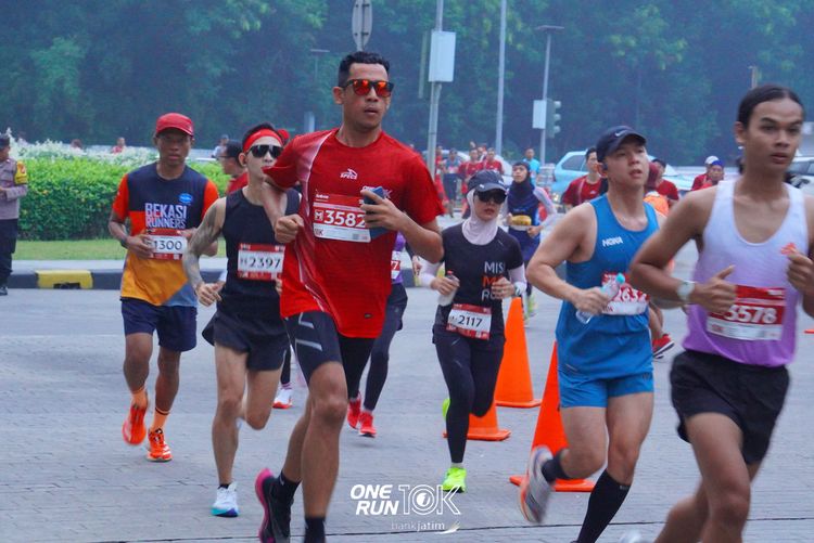 Race photo from ONE RUN 10 K