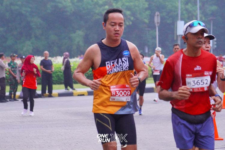 Race photo from ONE RUN 10 K