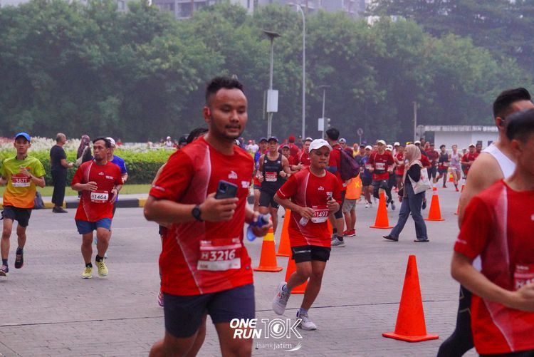 Race photo from ONE RUN 10 K