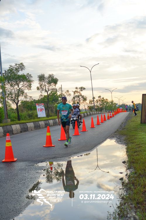 Race photo from Arutmin Borneo Run 2024