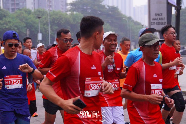 Race photo from ONE RUN 10 K