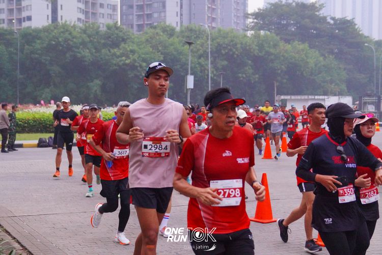 Race photo from ONE RUN 10 K