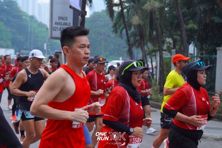 Race photo from ONE RUN 10 K