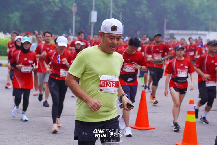 Race photo from ONE RUN 10 K