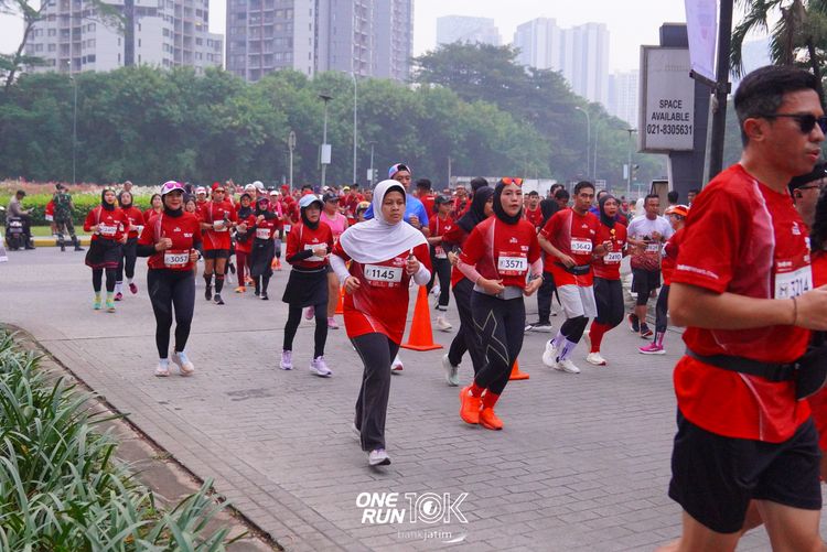 Race photo from ONE RUN 10 K