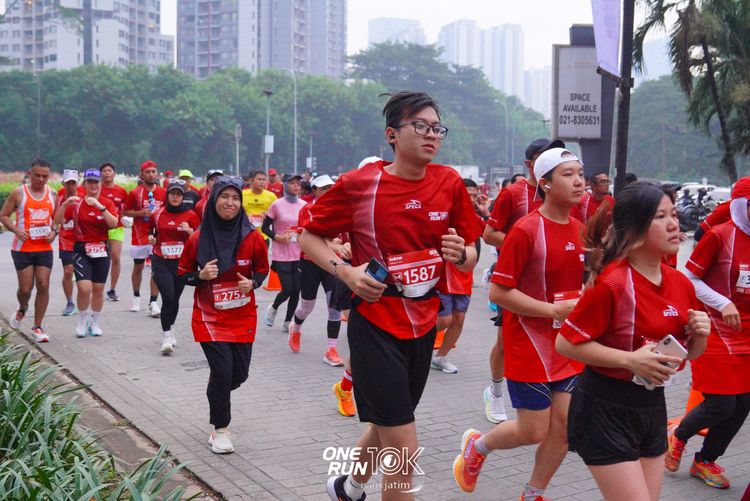 Race photo from ONE RUN 10 K