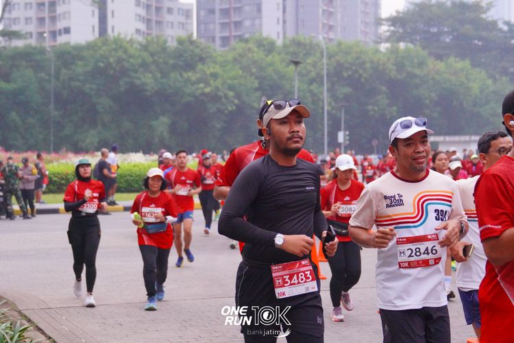 Race photo from ONE RUN 10 K