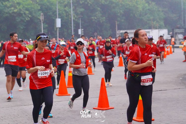 Race photo from ONE RUN 10 K