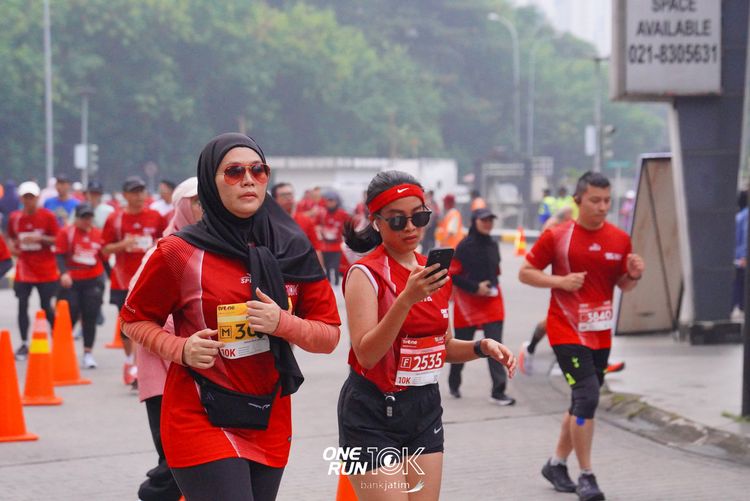 Race photo from ONE RUN 10 K