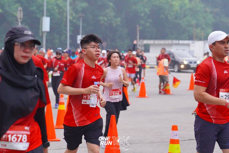 Race photo from ONE RUN 10 K