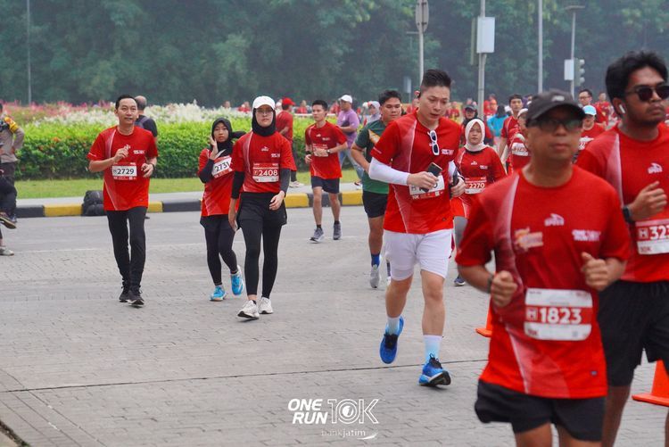 Race photo from ONE RUN 10 K