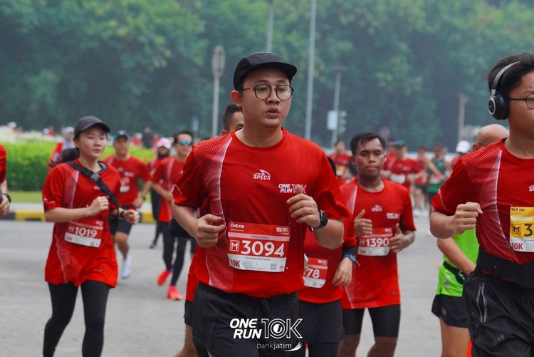 Race photo from ONE RUN 10 K