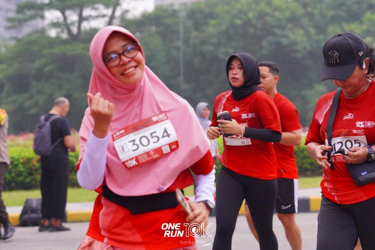 Race photo from ONE RUN 10 K
