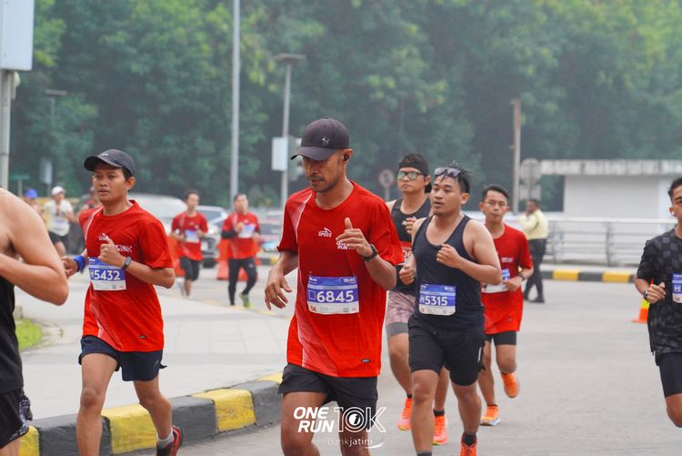Race photo from ONE RUN 10 K