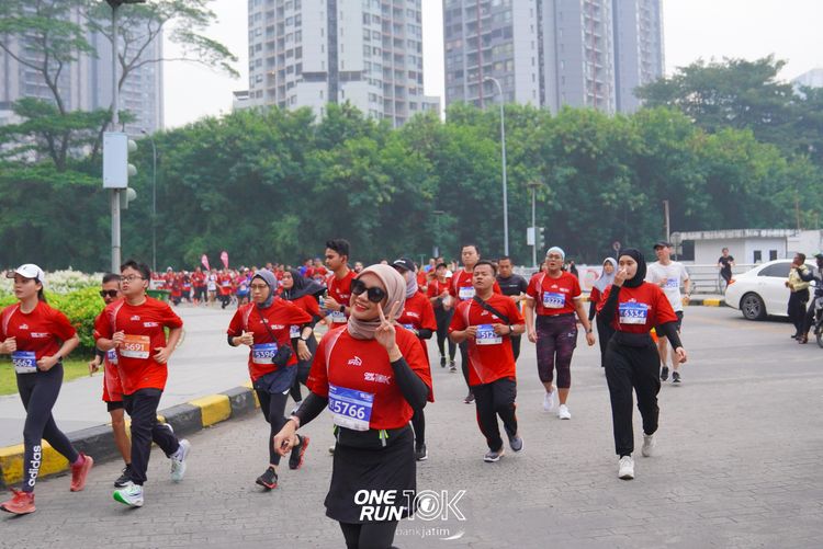 Race photo from ONE RUN 10 K