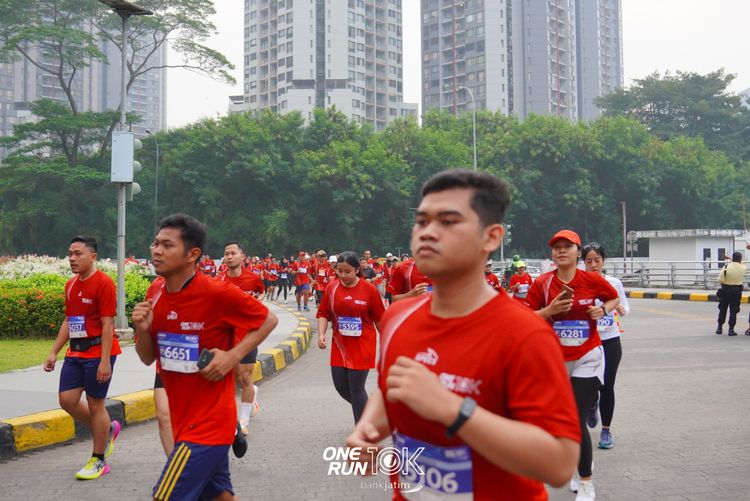 Race photo from ONE RUN 10 K