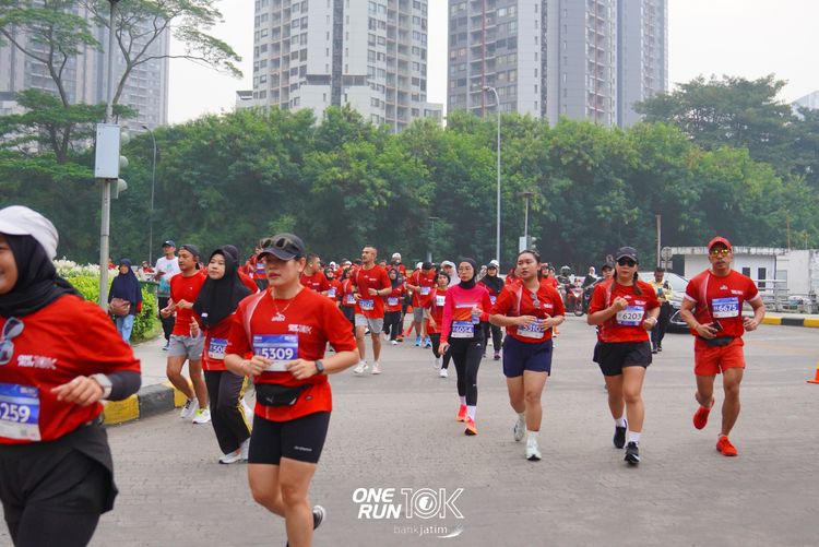 Race photo from ONE RUN 10 K