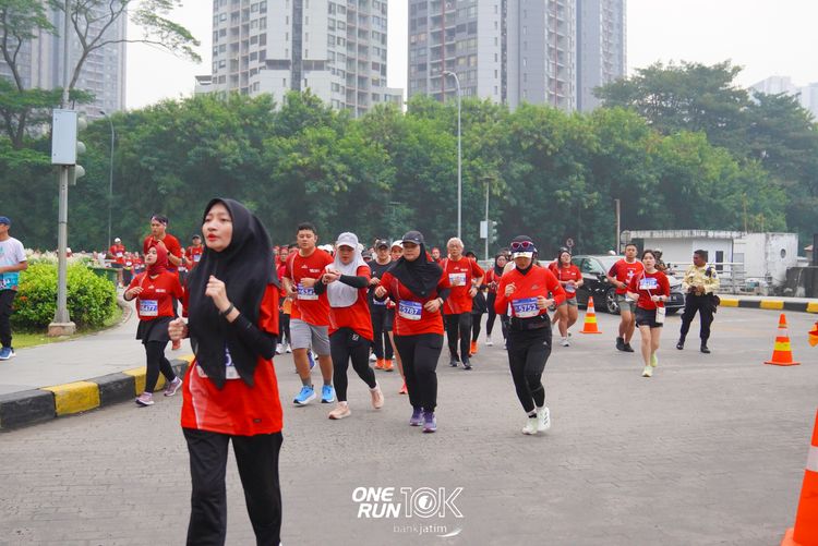 Race photo from ONE RUN 10 K