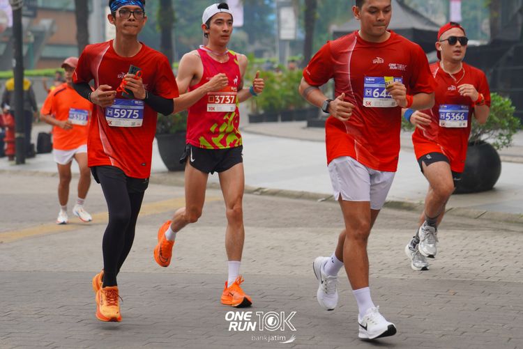 Race photo from ONE RUN 10 K