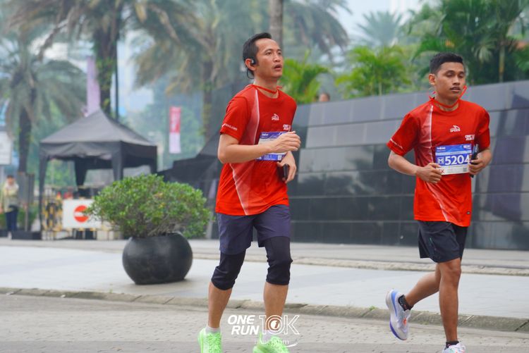 Race photo from ONE RUN 10 K