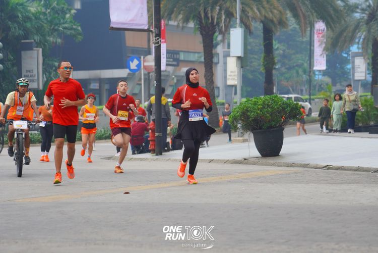 Race photo from ONE RUN 10 K