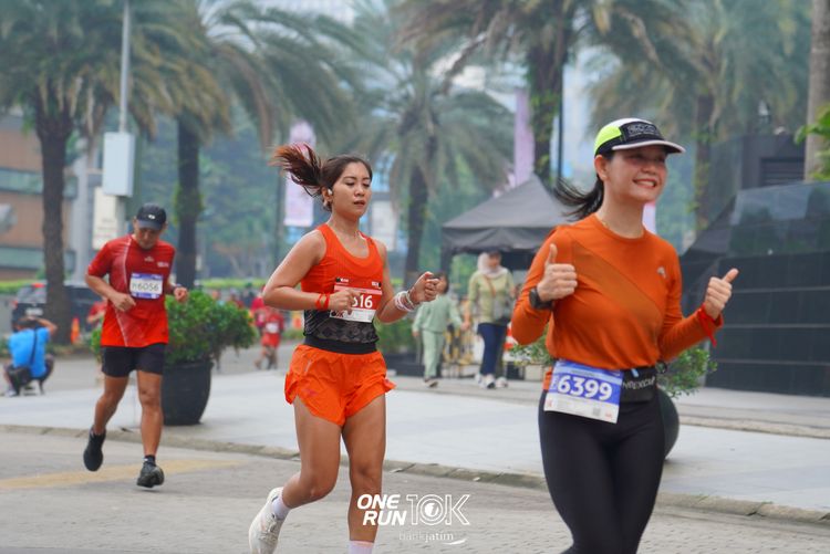 Race photo from ONE RUN 10 K