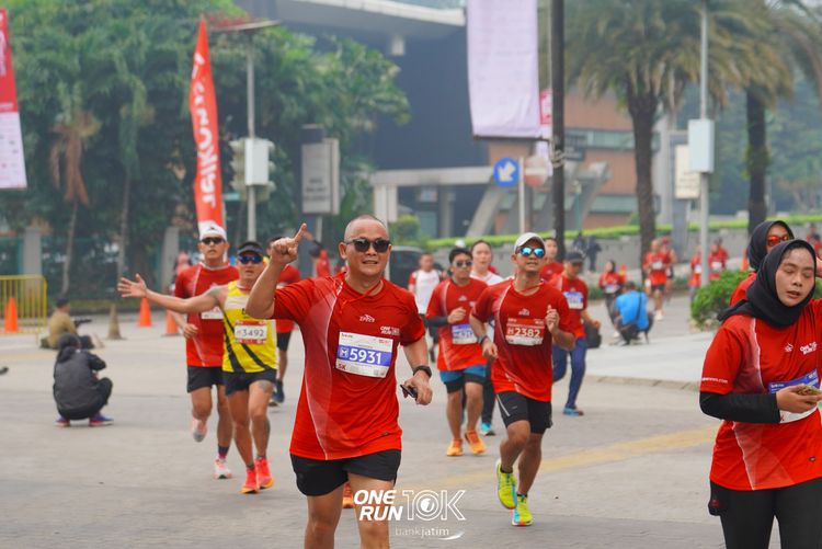 Race photo from ONE RUN 10 K