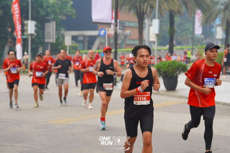 Race photo from ONE RUN 10 K