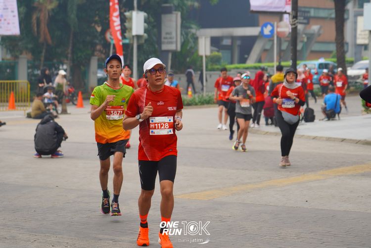 Race photo from ONE RUN 10 K