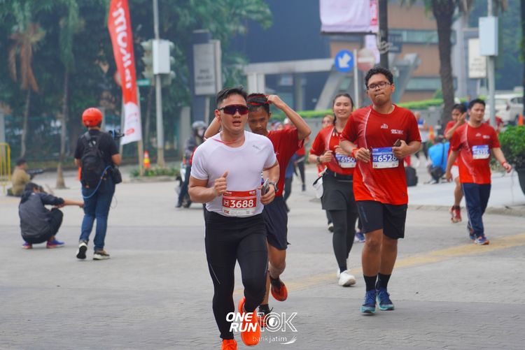 Race photo from ONE RUN 10 K
