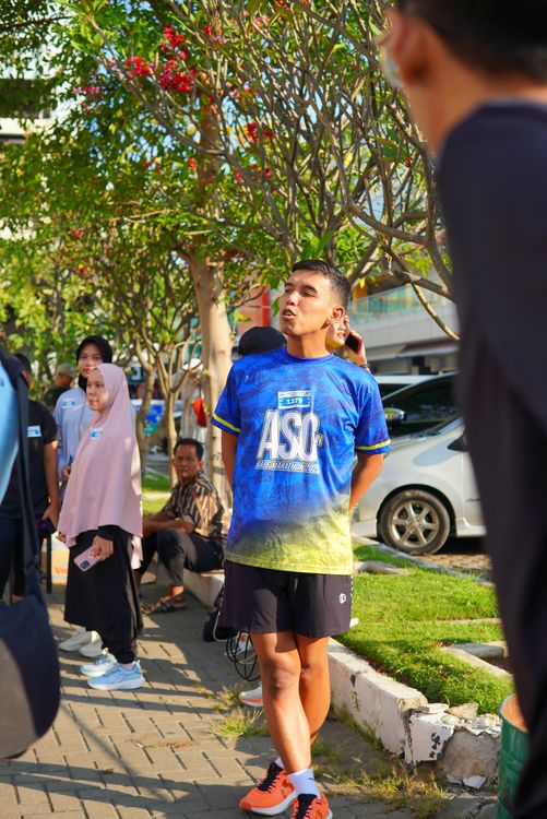 Race photo from Shake Out Run Jabar 10K