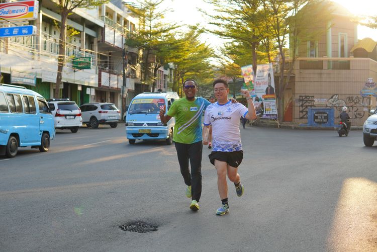 Race photo from Shake Out Run Jabar 10K