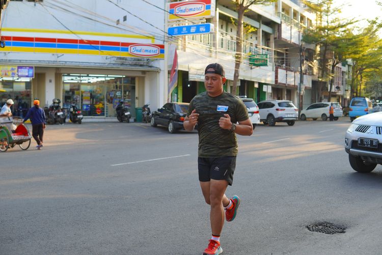 Race photo from Shake Out Run Jabar 10K