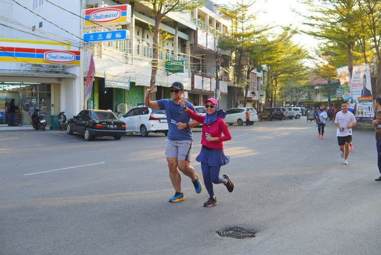 Race photo from Shake Out Run Jabar 10K