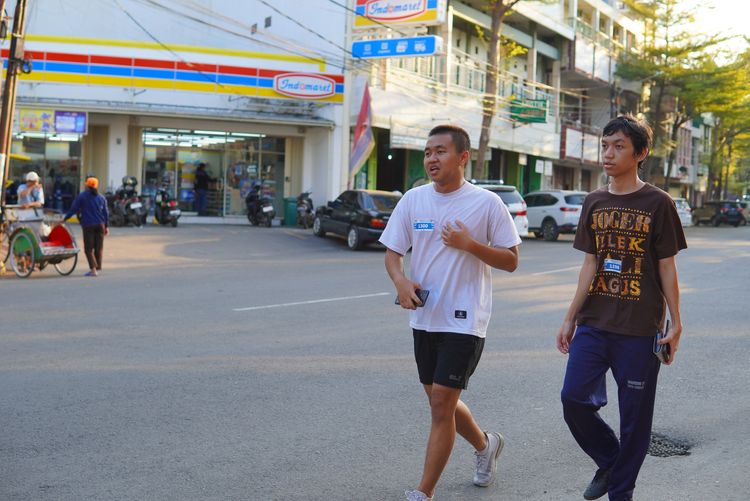 Race photo from Shake Out Run Jabar 10K
