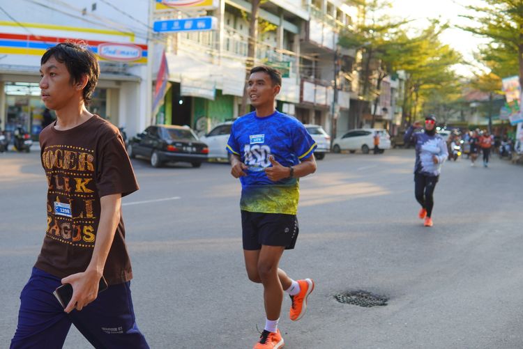 Race photo from Shake Out Run Jabar 10K