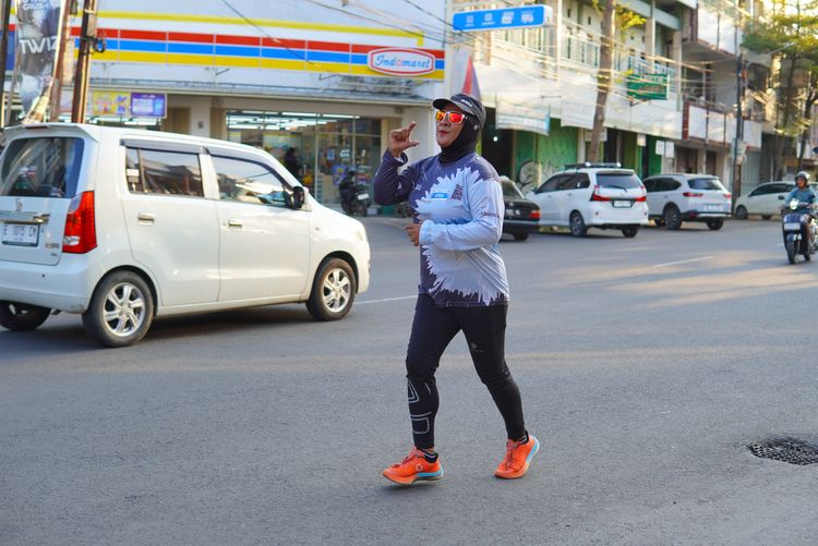 Race photo from Shake Out Run Jabar 10K