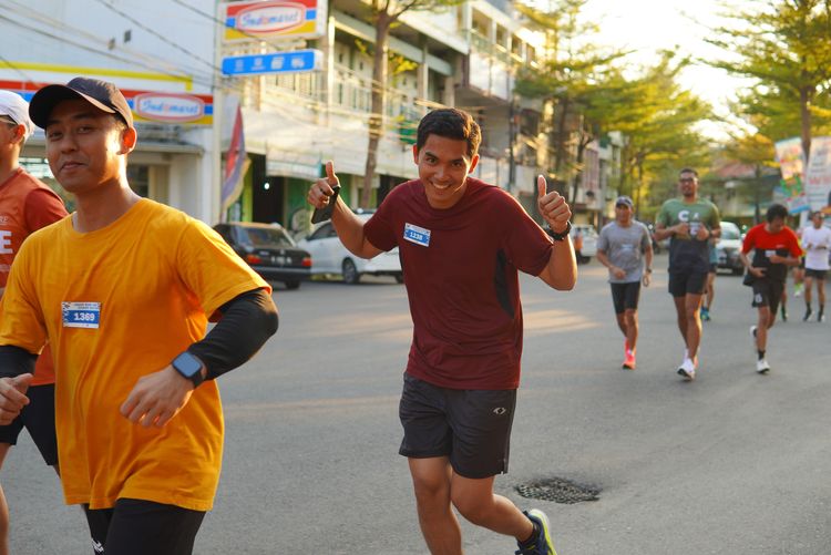 Race photo from Shake Out Run Jabar 10K