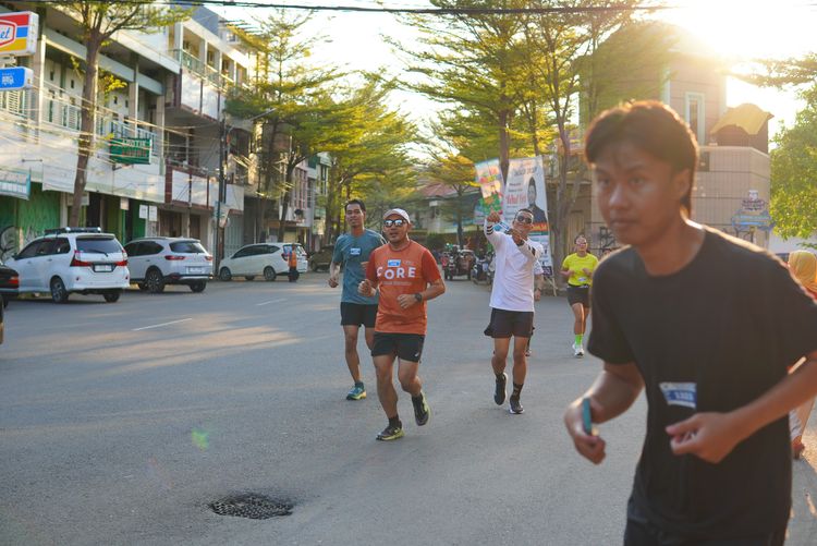 Race photo from Shake Out Run Jabar 10K