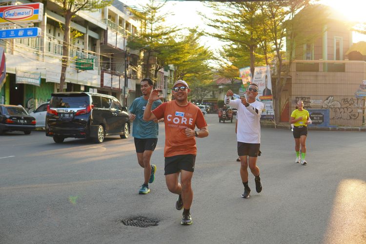 Race photo from Shake Out Run Jabar 10K