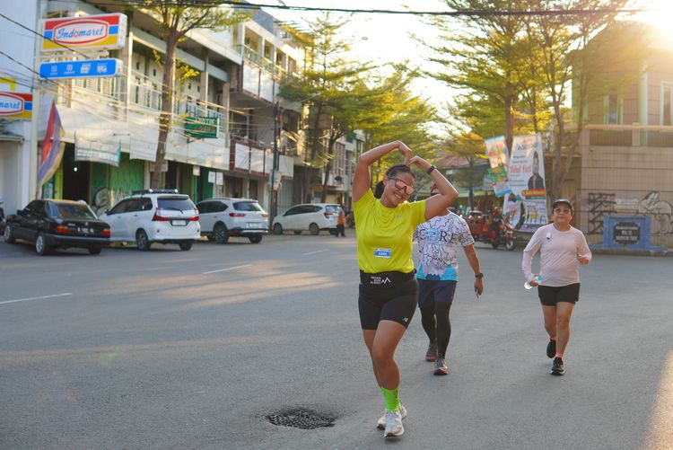 Race photo from Shake Out Run Jabar 10K