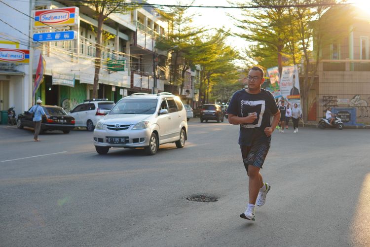 Race photo from Shake Out Run Jabar 10K