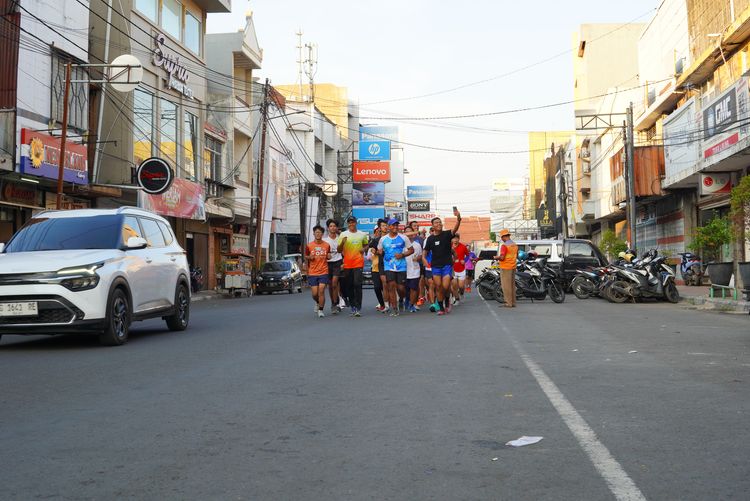 Race photo from Shake Out Run Jabar 10K