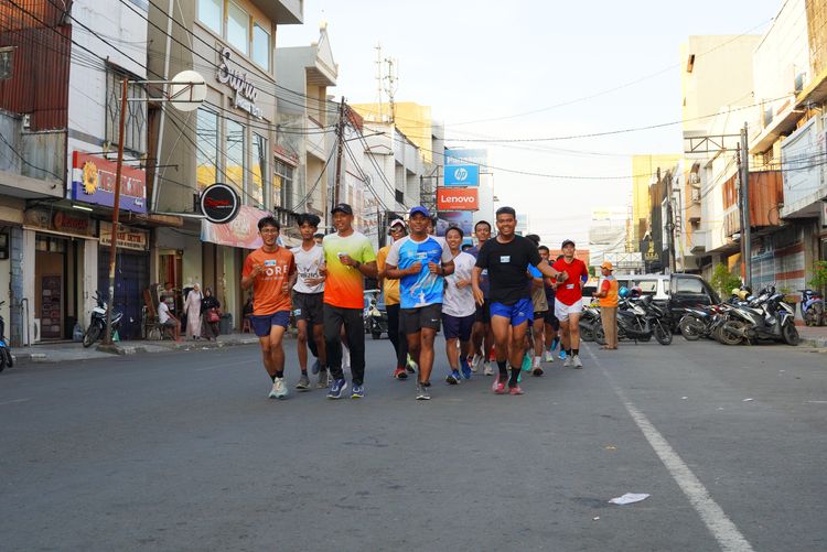 Race photo from Shake Out Run Jabar 10K