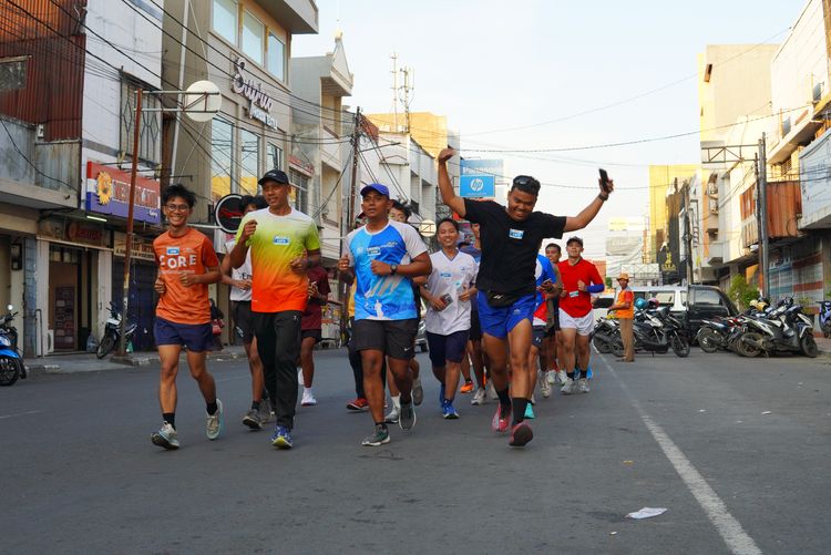 Race photo from Shake Out Run Jabar 10K