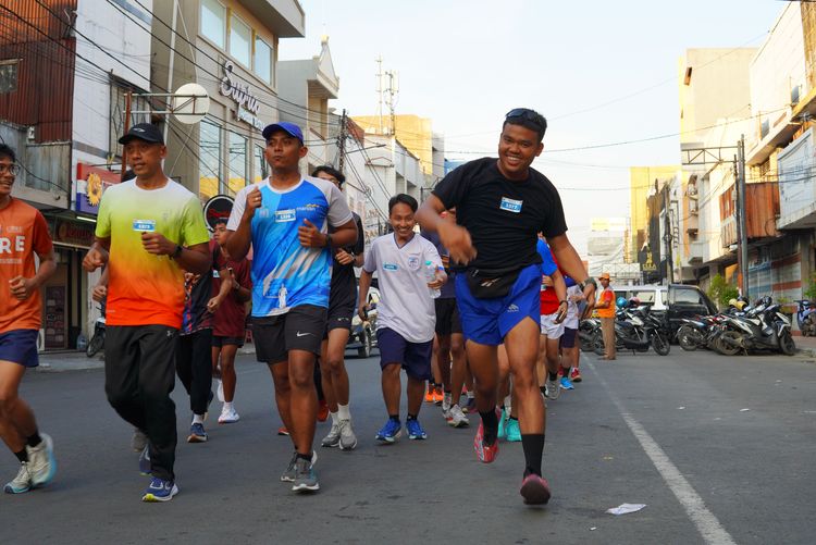 Race photo from Shake Out Run Jabar 10K