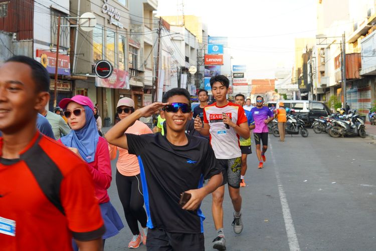 Race photo from Shake Out Run Jabar 10K