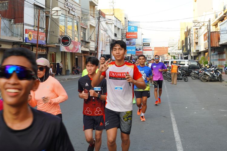 Race photo from Shake Out Run Jabar 10K