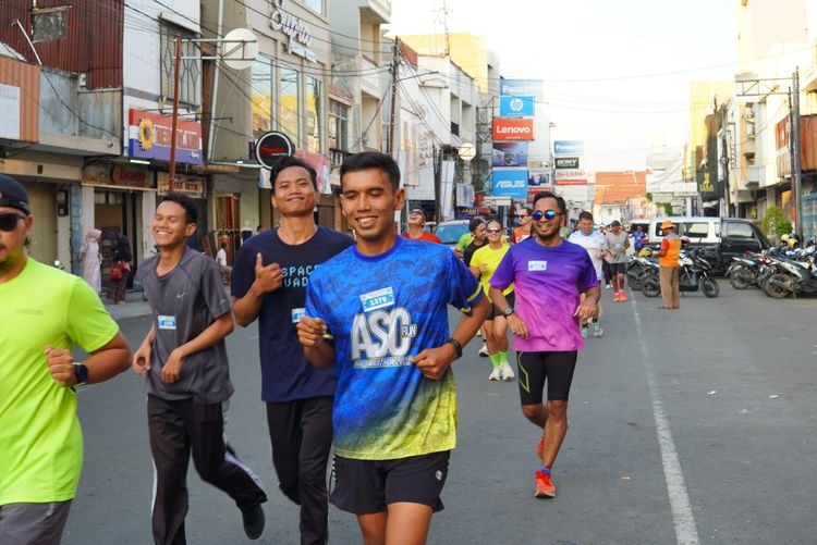 Race photo from Shake Out Run Jabar 10K