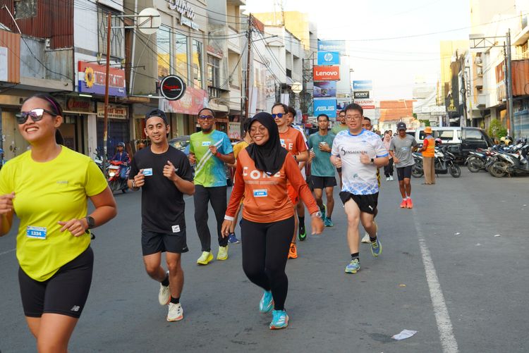 Race photo from Shake Out Run Jabar 10K